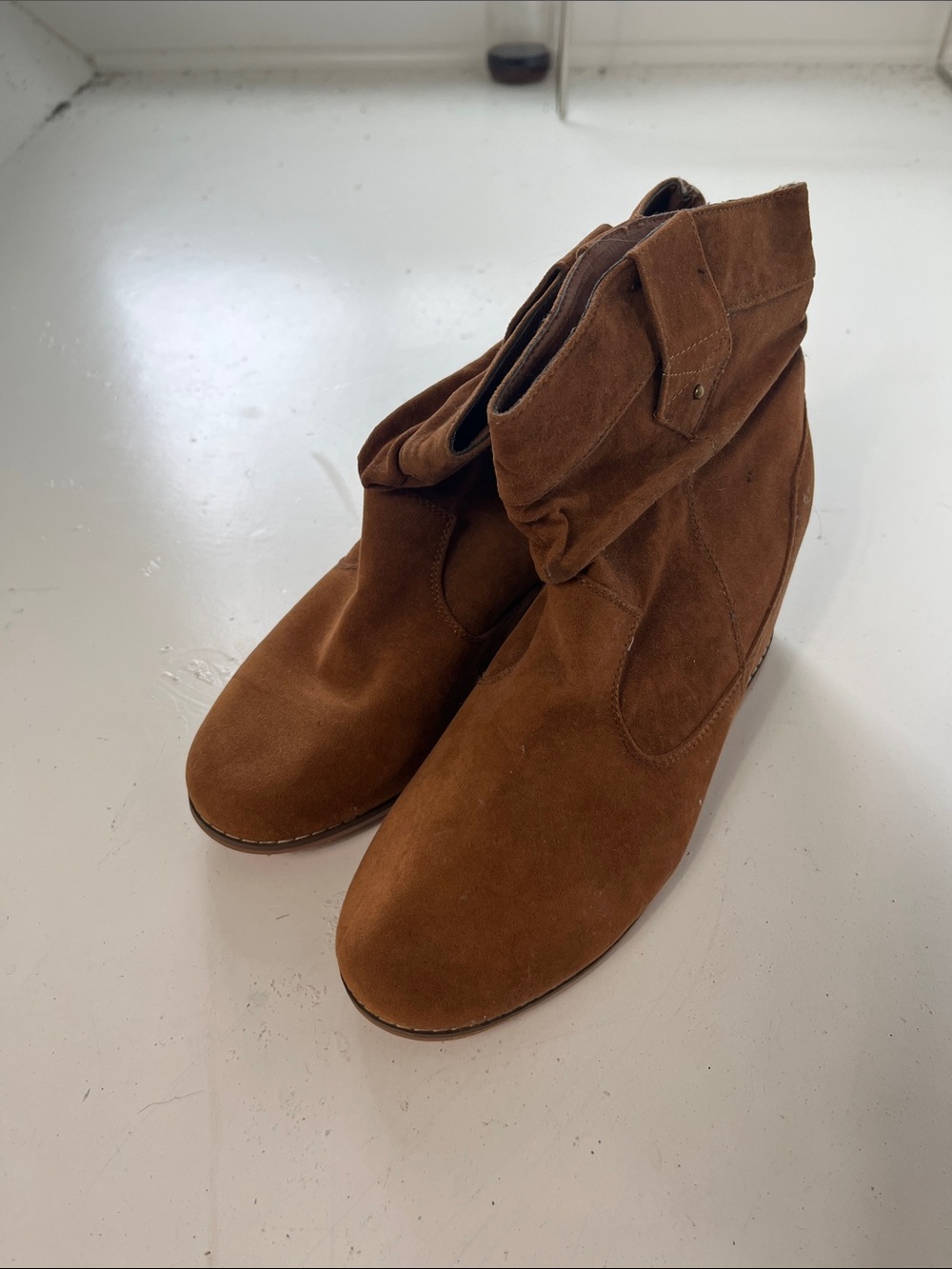 Bonnibel Sz 8.5 Brown Wedge Style Slip On Boot